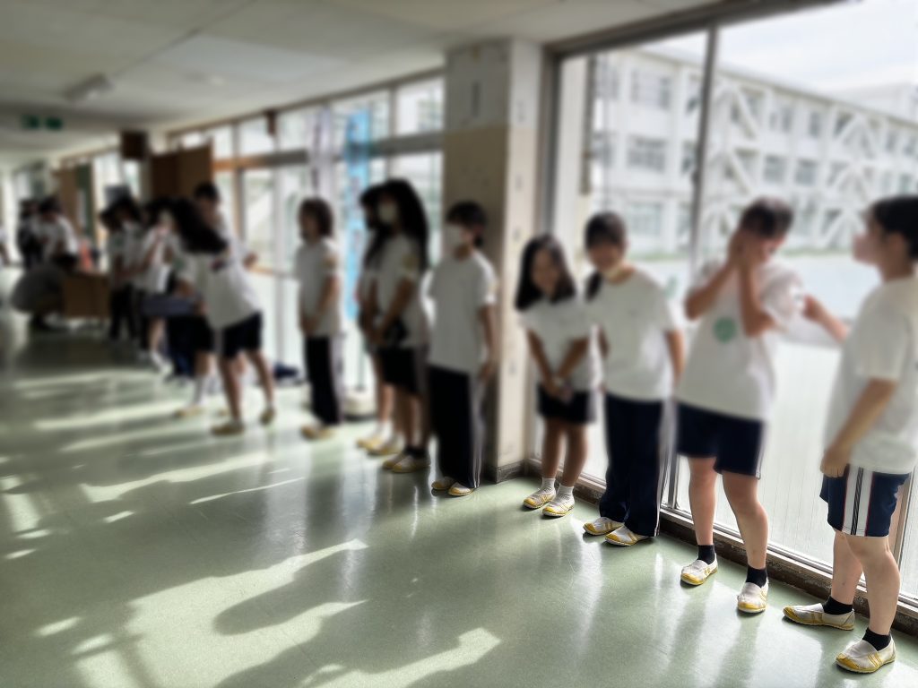 挨拶運動が始まりました