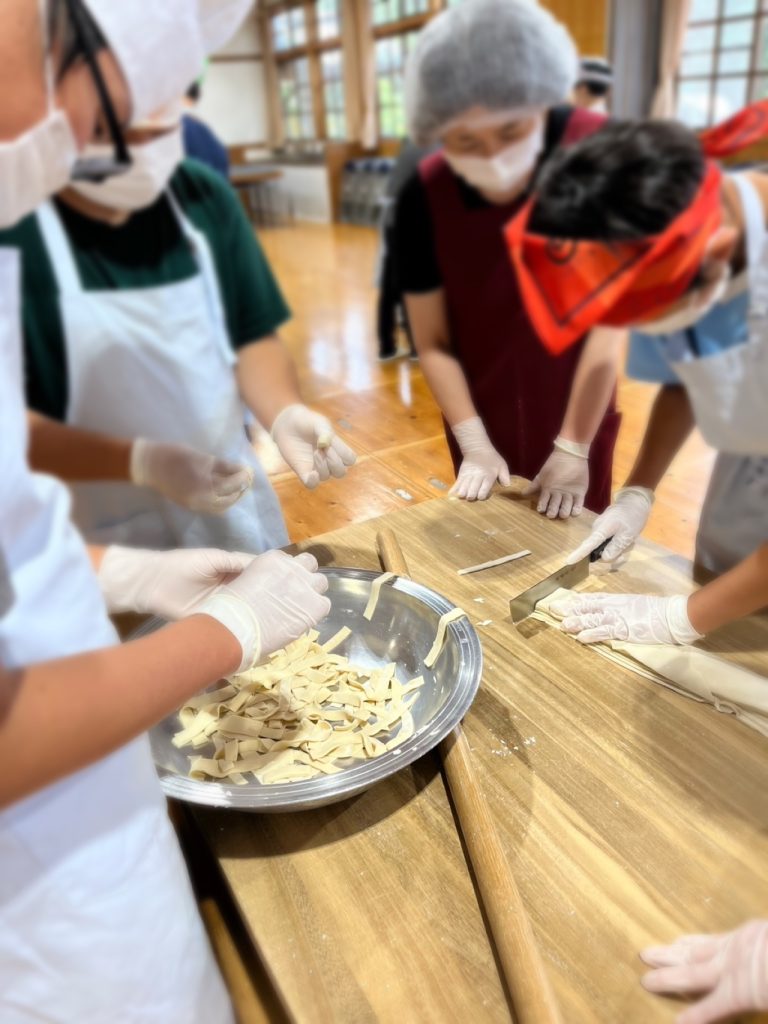 G組宿泊学習～ほうとう作り②～