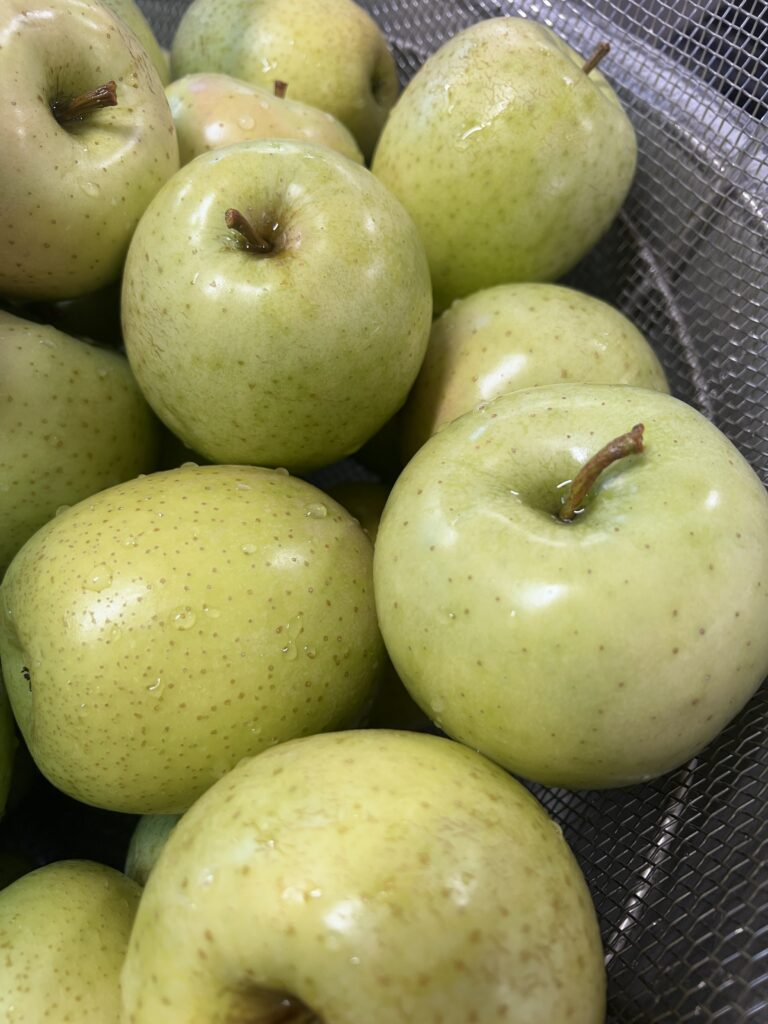 ピンクシャツデー＆りんご食べくらべ